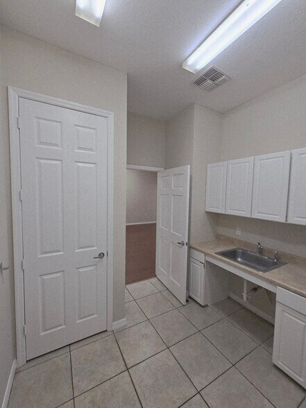 More Photos Of 1708 Lexington Green Ln, Sanford Medical For Lease