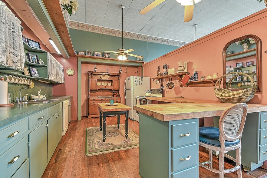 More Photos Of 19407 Bethel Rd, Abingdon Flex For Sale