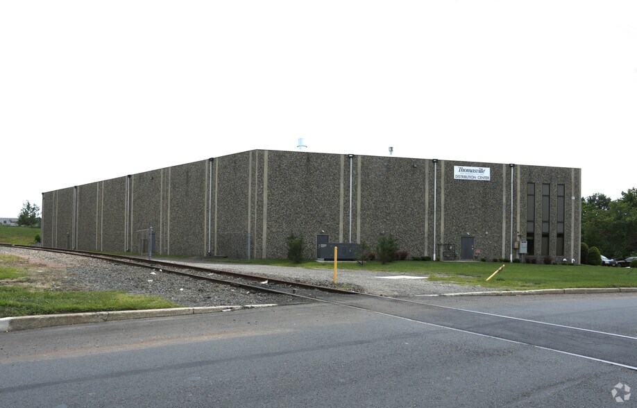 More Photos Of 61 Executive Ave, Edison Warehouse For Lease