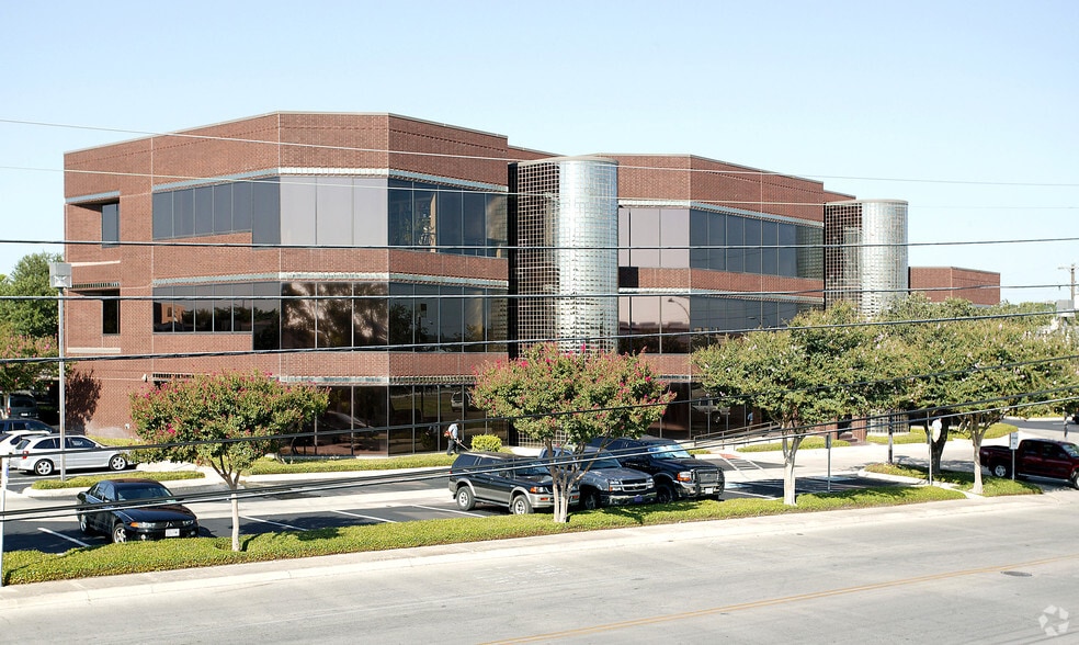 More Photos Of 100 Sandau Rd, San Antonio Office For Lease