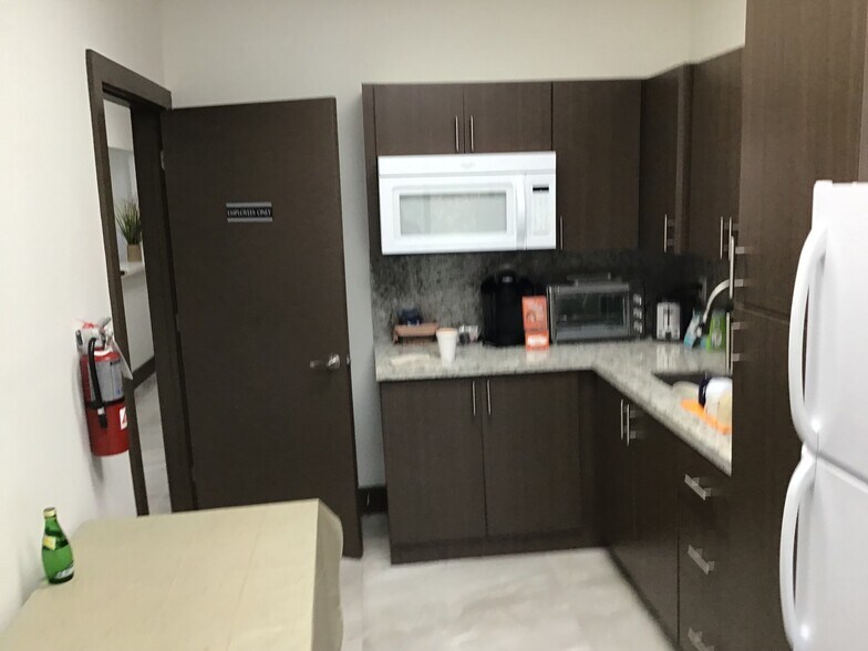 More Photos Of 1601 N Palm Ave, Pembroke Pines Medical For Lease