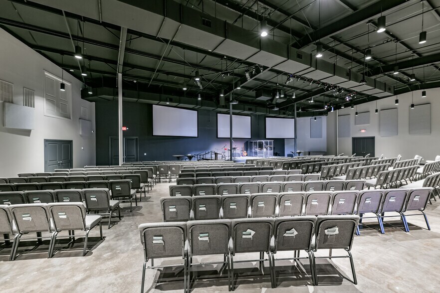 More Photos Of 1222 W Main St, Tomball Religious Facility For Sale