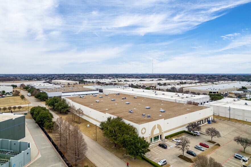 More Photos Of 2840 Commodore Dr, Carrollton Warehouse For Lease