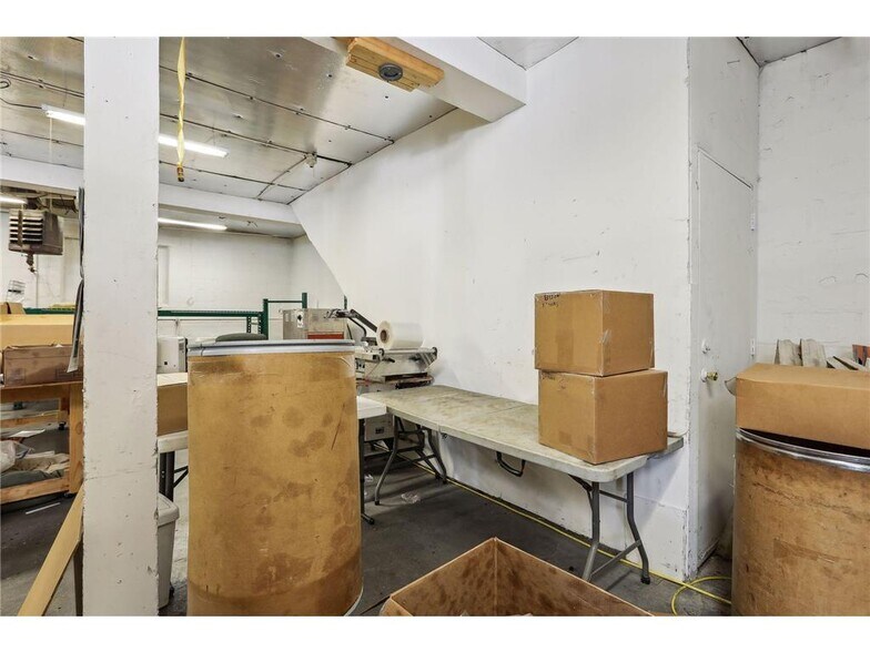 More Photos Of 3318 E Lake St, Minneapolis Freestanding For Sale