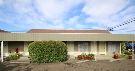 More Photos Of 940 Oregon Ave SE, Bandon Hotel For Sale