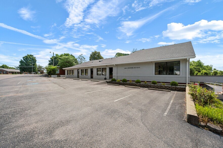 More Photos Of 1004 Glenview Dr, Glasgow Medical For Sale