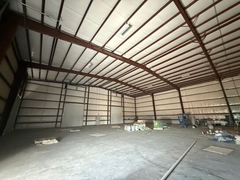 More Photos Of 1602 S Midkiff Rd, Midland Warehouse For Lease