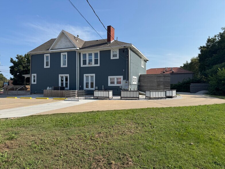 More Photos Of 414 S Holcomb St, Springdale General Retail For Sale