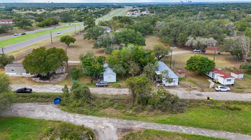 More Photos Of 102 Oak Ridge Dr, Floresville Trailer Camper Park For Sale