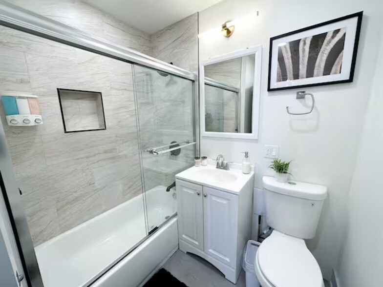 More Photos Of 2008-2010 S Wabash Ave, Chicago Apartments For Sale