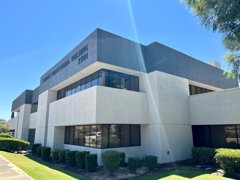 More Photos Of 2201 Mt Vernon Ave, Bakersfield Medical For Lease