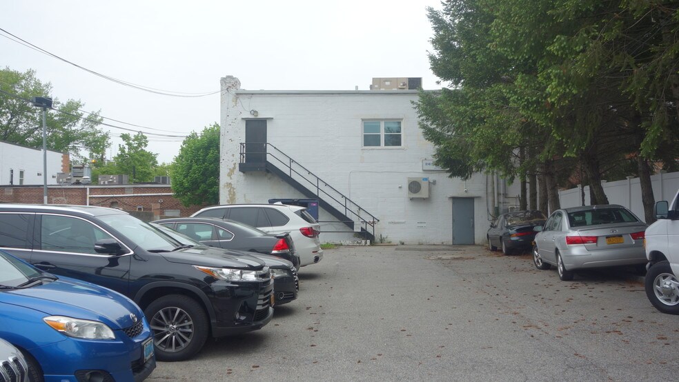 More Photos Of 18 Haven Ave, Port Washington Office For Lease