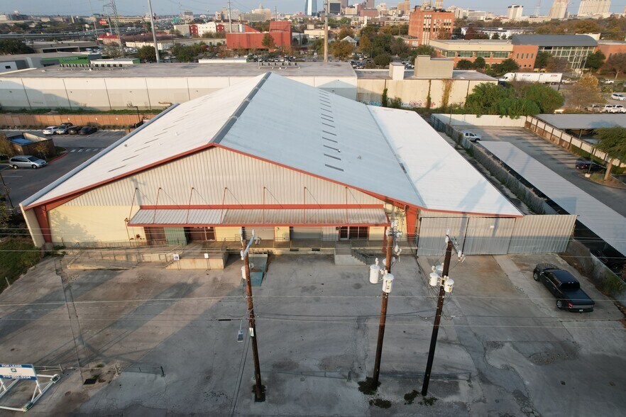 More Photos Of 319 W Peden, San Antonio Distribution For Sale