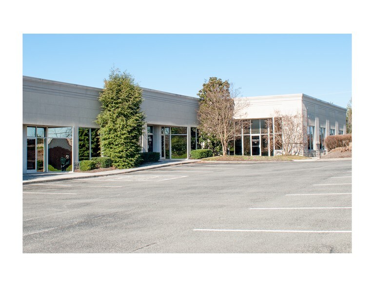 More Photos Of 10425 Cogdill Rd, Knoxville Flex For Lease