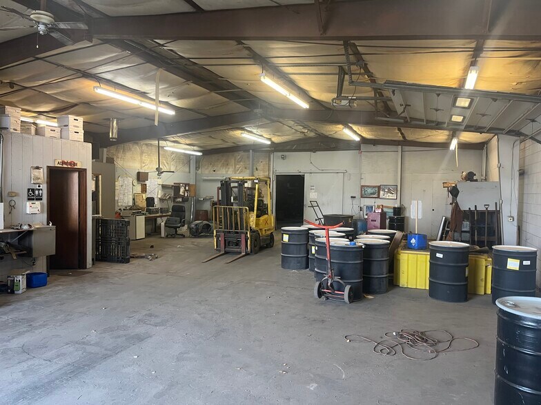More Photos Of 1012 N 9th Ave, Walla Walla Manufacturing For Sale