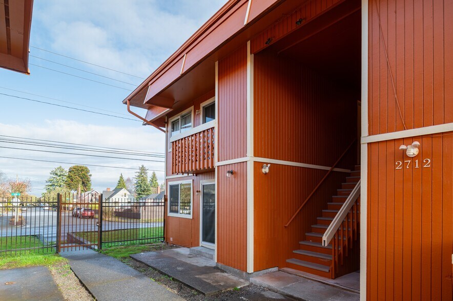 More Photos Of 2712-2716 South 12th Street, Tacoma Apartments For Sale