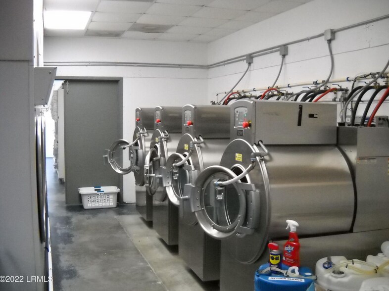 More Photos Of 705 Main St, Hardeeville General Retail For Lease