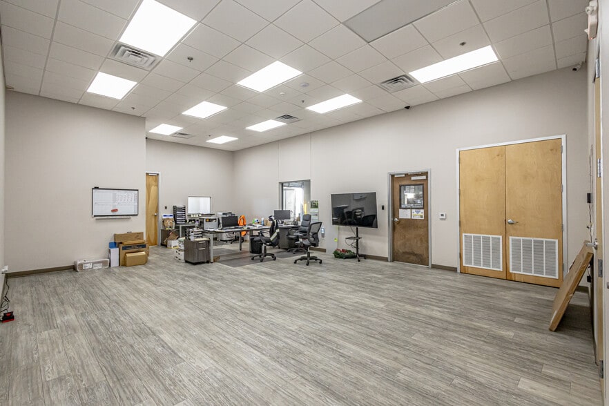 More Photos Of 14002 Mercury Dr, Laredo Warehouse For Lease