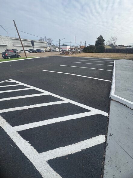 More Photos Of 1414 Forest Ln, Garland Office For Lease