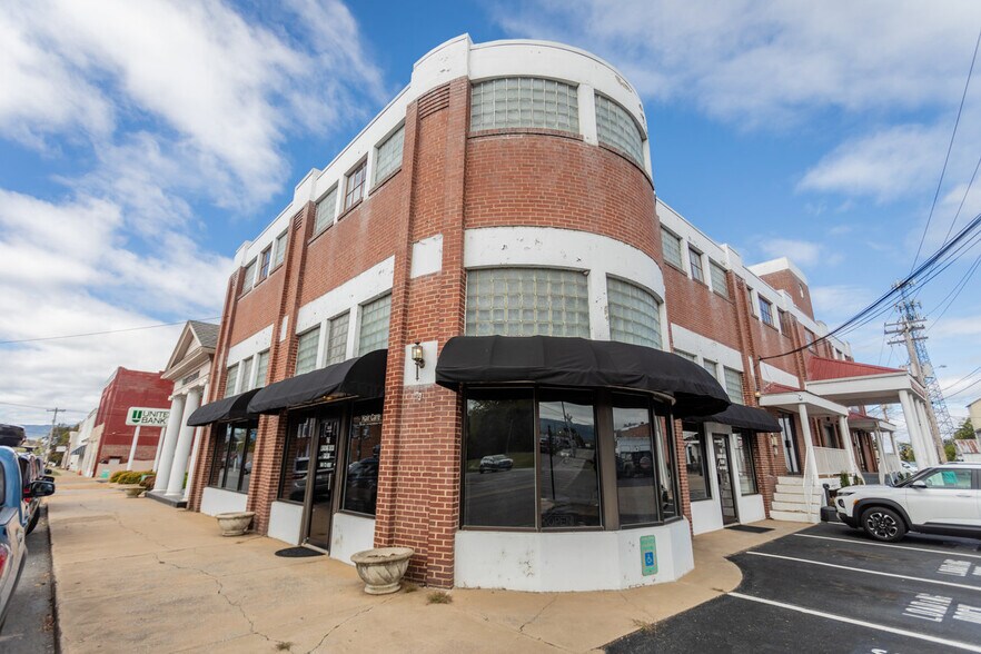 More Photos Of 406 W Spotswood Trl, Elkton Storefront For Sale