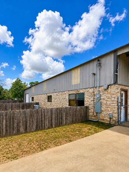 More Photos Of 1350-1360 State Highway 71, Bastrop Land For Lease