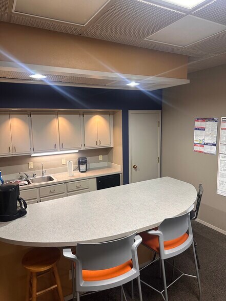 More Photos Of 2502 Highway Blvd, Spencer Office For Lease