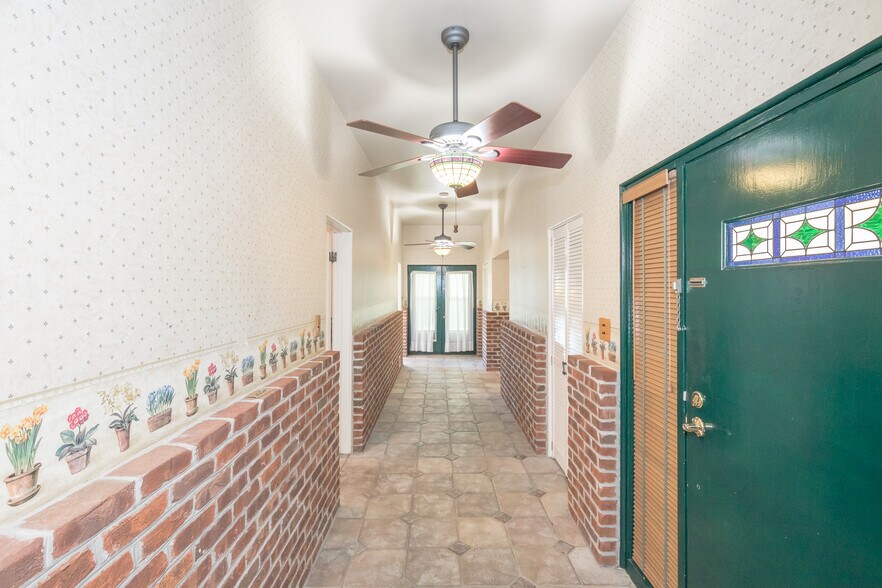 More Photos Of 131 Copenhaver St, Marion Shelter For Sale