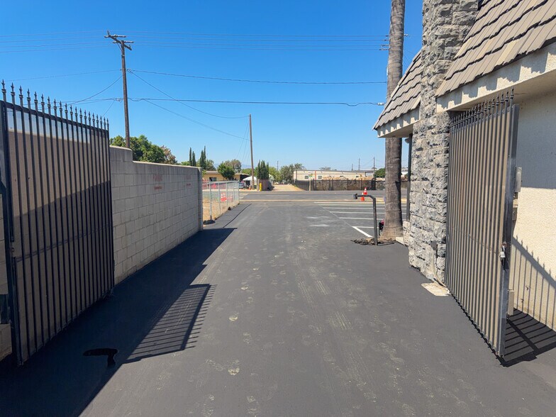 More Photos Of 10051 Mission Blvd, Jurupa Valley Contractor Storage Yard For Lease
