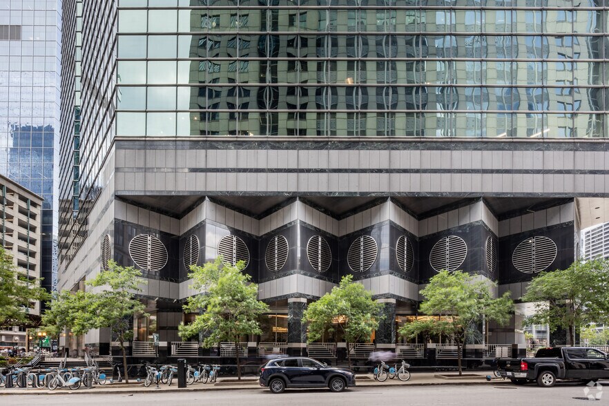 Primary Photo Of 333 W Wacker Dr, Chicago Office For Lease
