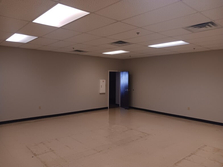 More Photos Of 400 Commerce Center Dr, Brunswick Office For Sale