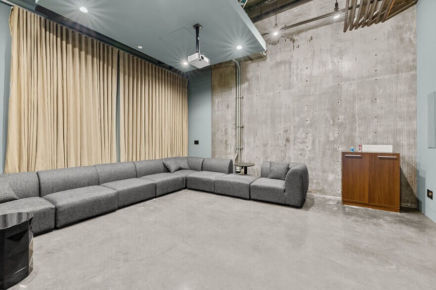 More Photos Of 751 N Fairfax Ave, West Hollywood Loft Creative Space For Sale