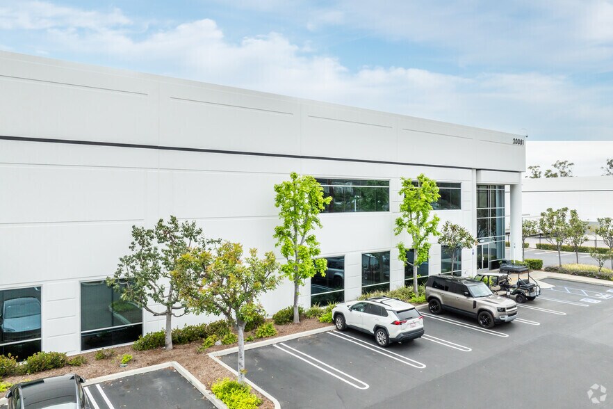 More Photos Of 20081-20111 Ellipse, Foothill Ranch Warehouse For Lease