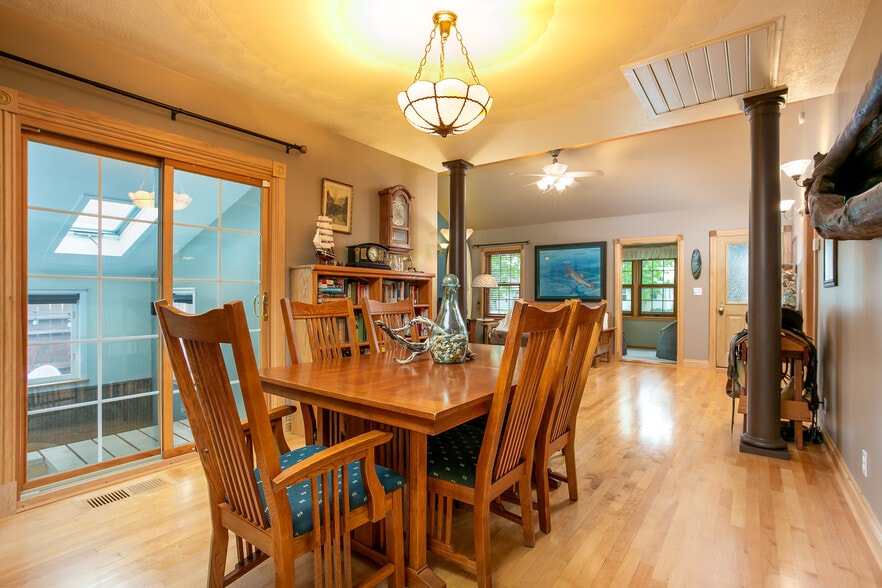 More Photos Of 313 1st Ave, Laurel Office For Sale