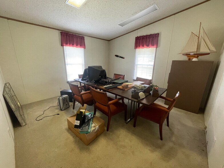 More Photos Of 403 S Melville St, Rensselaer Manufacturing For Sale