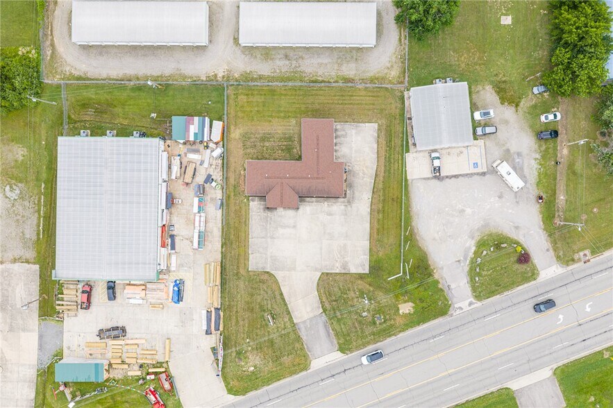 More Photos Of 706 W Broadway St, Spiro Medical For Sale