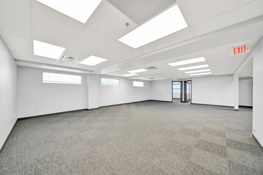 More Photos Of 1355 Main St, North Vancouver District Storefront Retail Office For Lease