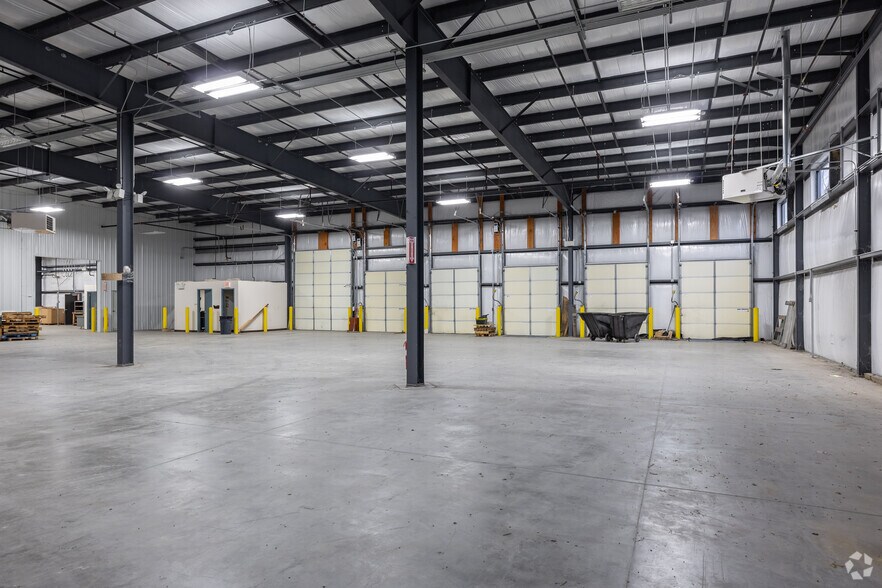 More Photos Of 3650 W Industrial Dr, Louisiana Manufacturing For Sale