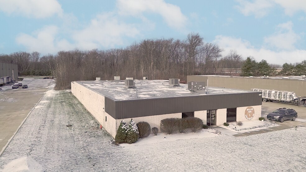 Primary Photo Of 15110 Foltz Industrial Pky, Strongsville Manufacturing For Lease