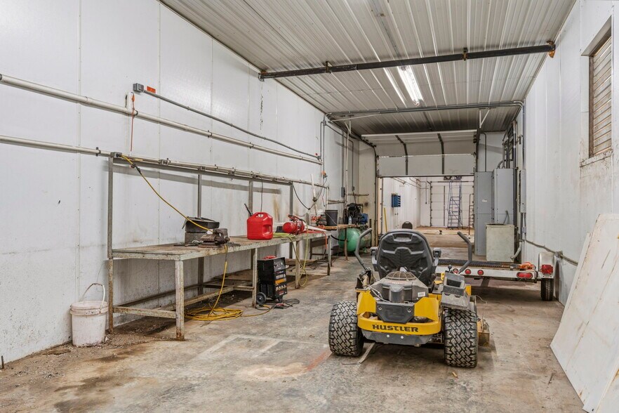 More Photos Of 306 SE Highway AA, Clinton Industrial For Sale