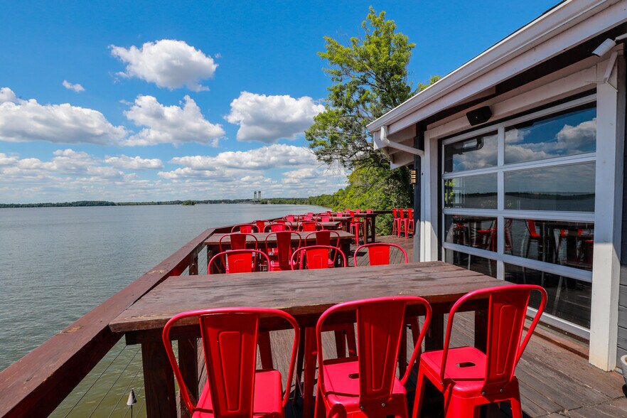 More Photos Of 700 Jordan Point Rd, Hopewell Restaurant For Sale