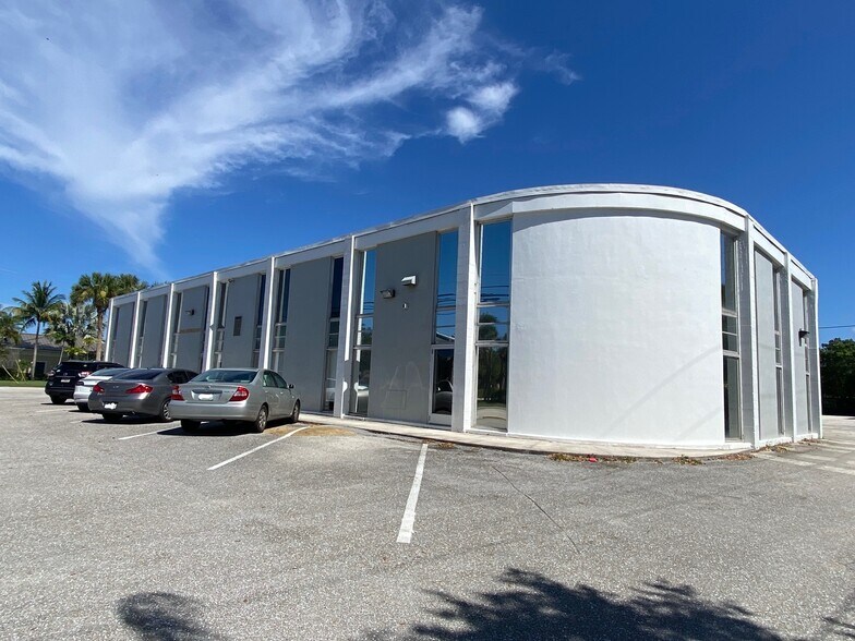 More Photos Of 3902 Burns Rd, Palm Beach Gardens Light Manufacturing For Lease