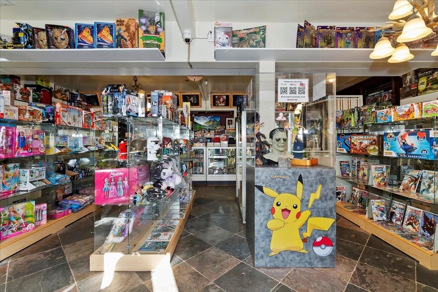 More Photos Of 40716 Village Dr, Big Bear Lake Freestanding For Sale