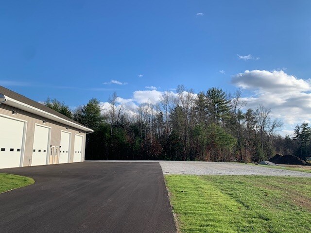 More Photos Of 2 Oxbow Pond Rd, Canterbury Warehouse For Lease