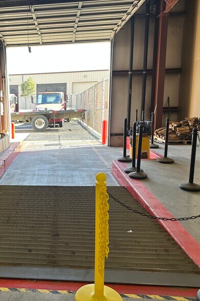 More Photos Of 2337 Thompson Way, Santa Maria Warehouse For Lease