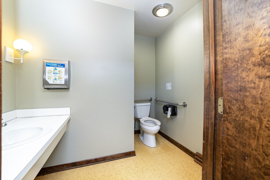 More Photos Of 3150 Hallmark Ct, Saginaw Medical For Sale