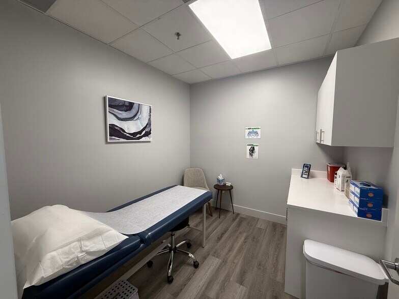 More Photos Of 2100 SE Ocean Blvd, Stuart Medical For Lease