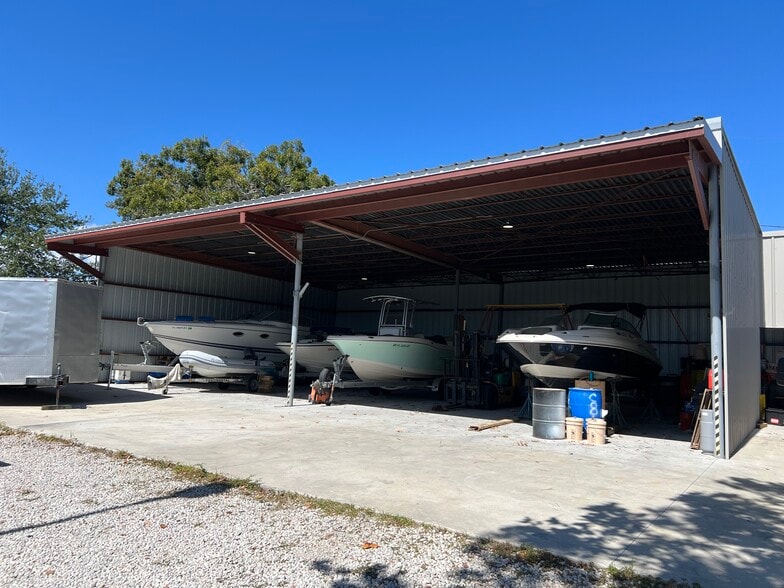 More Photos Of 4765 Spring Ave, Clearwater Manufacturing For Sale