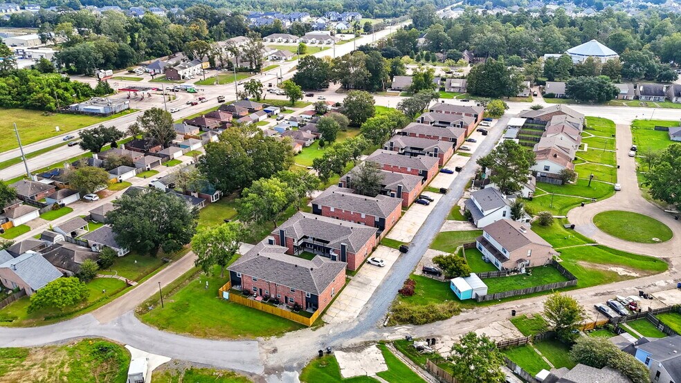 More Photos Of 3150 Oneal Ln, Baton Rouge Multifamily For Sale