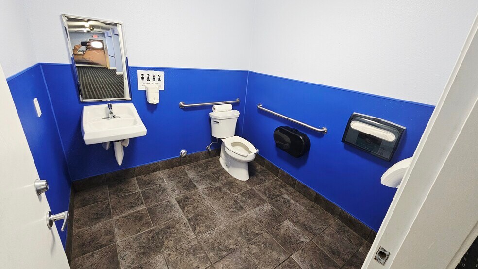 More Photos Of 306-308 Roberts Ln, Bakersfield Storefront Retail Residential For Sale