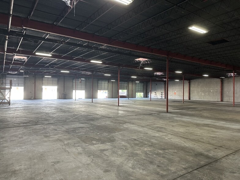 More Photos Of 2000 E Roosevelt Rd, Little Rock Warehouse For Sale